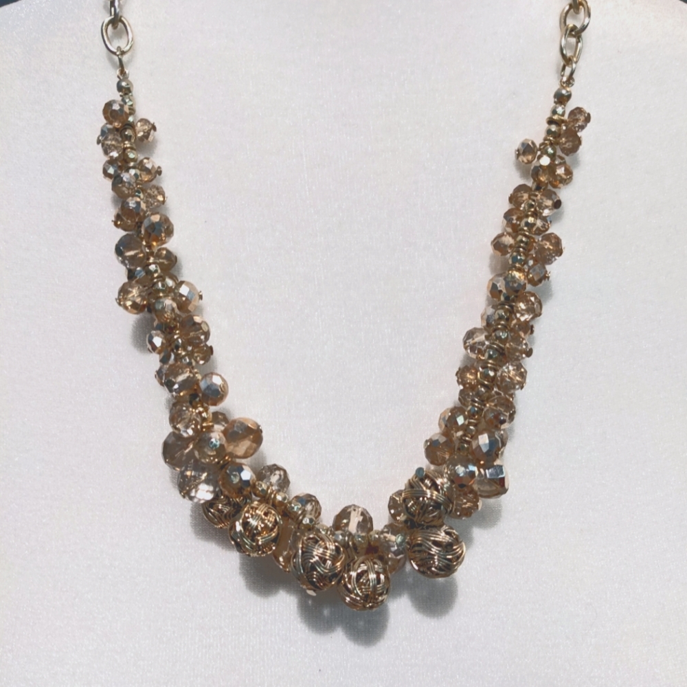 🎊3/$20 SALE🎊 Vintage Gold Tone Jewelry Statement Necklace